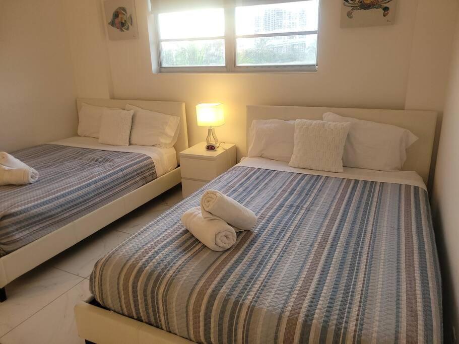 Modern 1 Bedroom Condo, Steps From Beach, Free Parking! Golden Beach Esterno foto